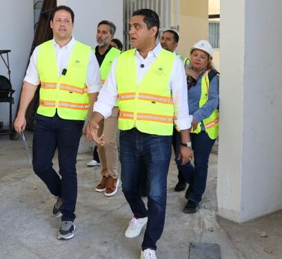 Ministros Carlos Bonilla y Kelvin Cruz supervisan remodelación del Centro Olímpico Juan Pablo Duarte