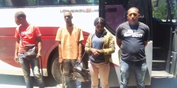 Por segunda vez Ejército arresta hombre con inmigrantes indocumentados en autobús en Azua