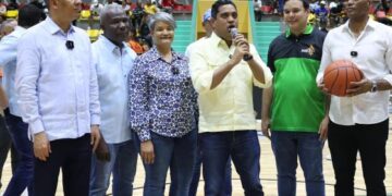 Ministro Kelvin Cruz inaugura remozado multiuso Rolando Ramírez en SPM