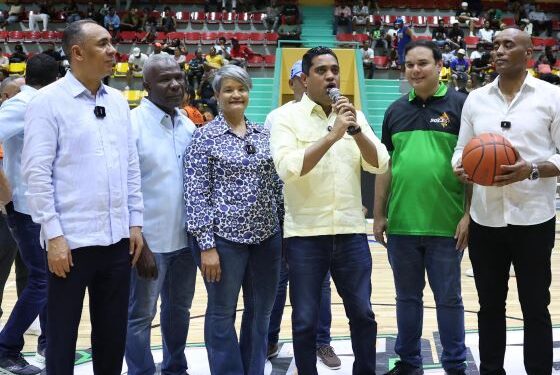 Ministro Kelvin Cruz inaugura remozado multiuso Rolando Ramírez en SPM