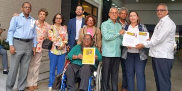 Diputados Pedro Martínez y Llaniris Espinal depositan proyecto de ley que modifica la Ley 87-01 sobre Seguridad Social