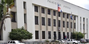 Ponen en funcionamiento ascensor Palacio de Justicia de Ciudad Nueva; en agosto llegan dos modernos elevadores que sustituirán los existentes