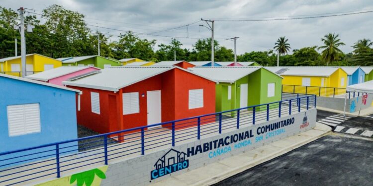 Gobierno dignifica la vida de 40 familias con entrega de viviendas en Cañada Honda; San Cristóbal