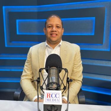 Elías Cornelio llama a la unidad política y advierte sobre crisis de servicios e institucionalidad en Santo Domingo