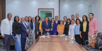 Empresarios reconocen a Tobías Crespo y miembros Comisión de Contratos de CD