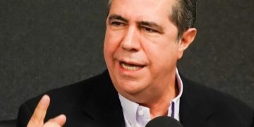 Francisco Javier reclama respeto autonomía municipal de Verón para gestionar los recursos que genera; apoya a su director