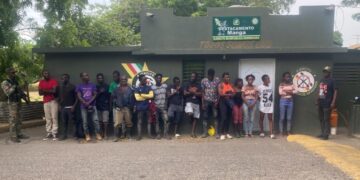 Ejército detiene a 52 indocumentados que intentaban evadir puestos de vigilancia en Montecristi y Dajabón