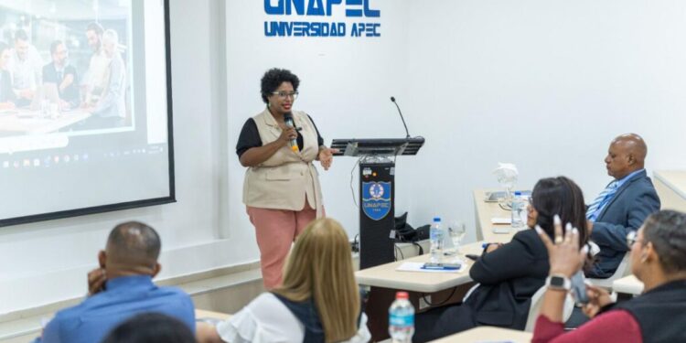 Experta en comunicación advierte riesgos de descuidar la comunicación interna