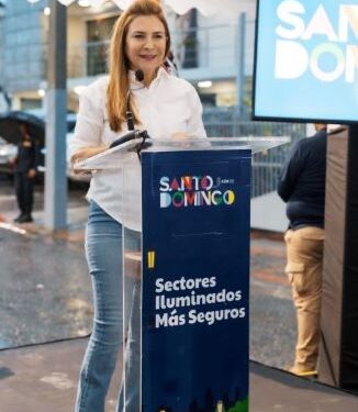 Carolina entrega 282 luminarias led instaladas para mayor seguridad en Los Prados