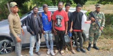 Apresan indocumentados que se encontraban en el baúl de una jeepeta en Azua