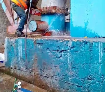 CAASD trabaja en la corrección de avería en línea de trasvase en el Puente de la 17, SDE