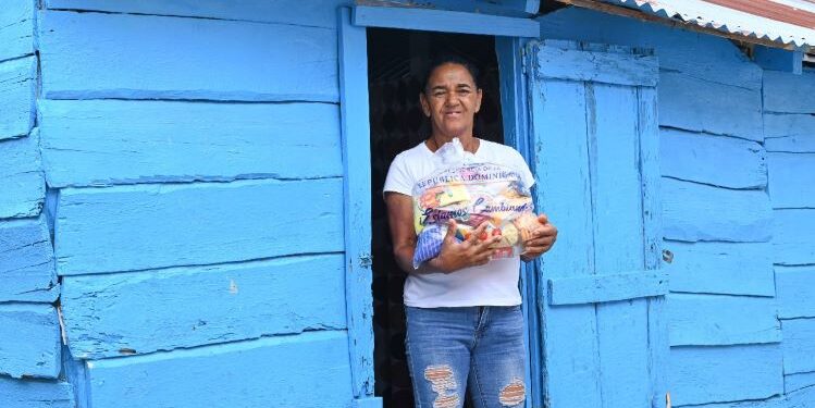 Durante dos días consecutivos Comedores Económicos del Estado (CEED) realizó un amplio operativo de entrega de kits de raciones crudas en San José de Ocoa