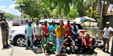 Otro conductor enviado a la justicia detenido con 18 inmigrantes indocumentados en una jeepeta en Montecristi