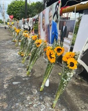 Alcaldía del DN coloca nuevas flores y renueva altar de Jet Set previo a cumplirse segundo mes de la tragedia
