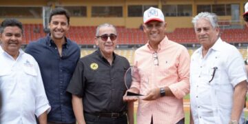 Con el apoyo de GBC Farmacias inauguran torneo de béisbol de la Liga Universitaria en Santiago