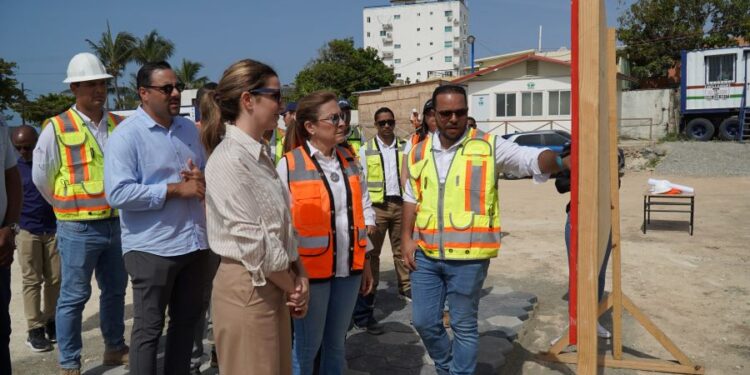 Carolina supervisa el buen ritmo de la construcción del Malecón Deportivo y del Paseo 30 de Mayo