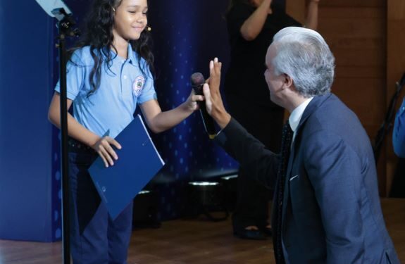 Ministro Luis Miguel De Camps presenta hoja de ruta para potenciar sistema preuniversitario