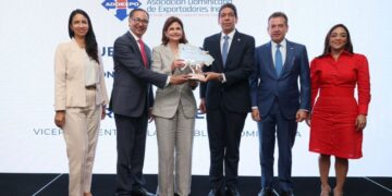 ”Queremos que las mujeres del Cibao lideren con fuerza”, afirma Raquel Peña ante empresarios y exportadores