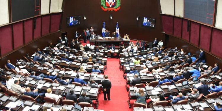 Ley del Distrito Nacional y municipios no establece aumentos de salarios para alcaldes ni regidores