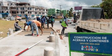 Alcaldía del DN reconstruye aceras de la rotonda de avenida Los Próceres