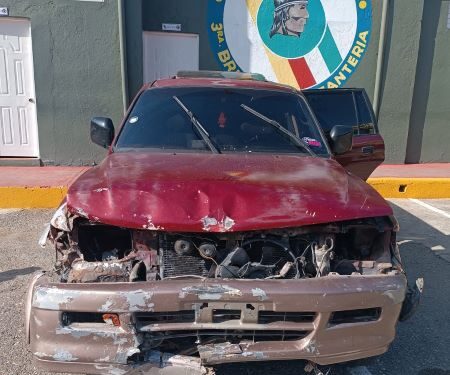 Tras persecución Ejército Dominicano detiene jeepeta con 14 haitianos indocumentados en Vallejuelo