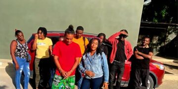 Ejército detiene pareja con nueve ciudadanos haitianos en situación migratoria irregular en un vehículo en Mao