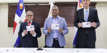 INPOSDOM y Embajada de Rusia ponen en circulación emisión postal conjunta en conmemoración de los 80 años de relaciones diplomáticas entre ambos países