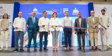 Vicepresidenta Raquel Peña y ministros Kelvin Cruz y Carlos Bonilla entregan el Pabellón de Esgrima en el Centro Olímpico.