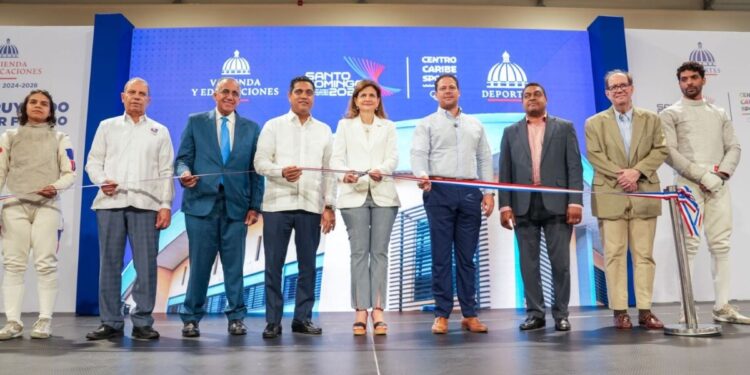 Vicepresidenta Raquel Peña y ministros Kelvin Cruz y Carlos Bonilla entregan el Pabellón de Esgrima en el Centro Olímpico.