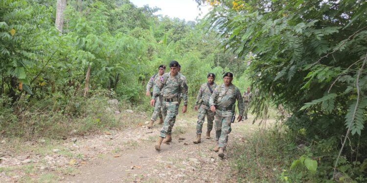 Comandante del Ejército recorre puestos fronterizos de provincias Elías Piña e Independencia