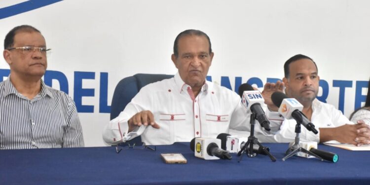 Conatra informa que tras solicitud del gremio, Superintendencia de Seguros (SIS) aplazó por 6 meses aumento de pólizas en seguros de ley; Antonio Marte llama a quienes pagaron, a que reclamen devolución diferencia del cobro.