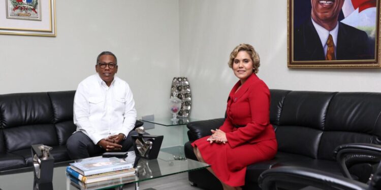 Presidenta de ProCompetencia reconoce a Comedores Económicos como aliado clave en la lucha contra la colusión y la transparencia en las contrataciones públicas