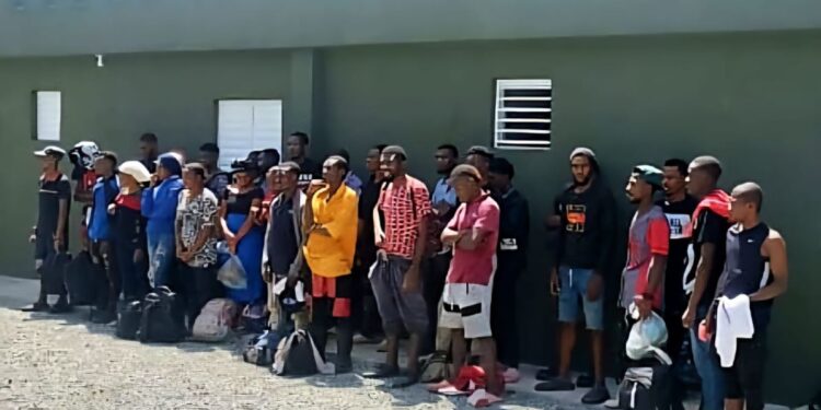 En operativos realizados en San Juan de la Maguana Ejército detiene a 30 haitianos indocumentados