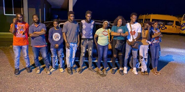 Ejército intercepta jeepeta con diez nacionales haitianos en condición migratoria irregular en Villa Vásquez