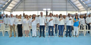 Presidente Abinader y ministro Kelvin Cruz entregan dos multiusos remozados en Azua