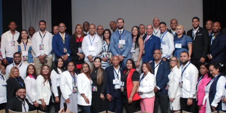 Yovany Moya representa al DN en la XXIV Cumbre Latinoamericana celebrada en Nueva York