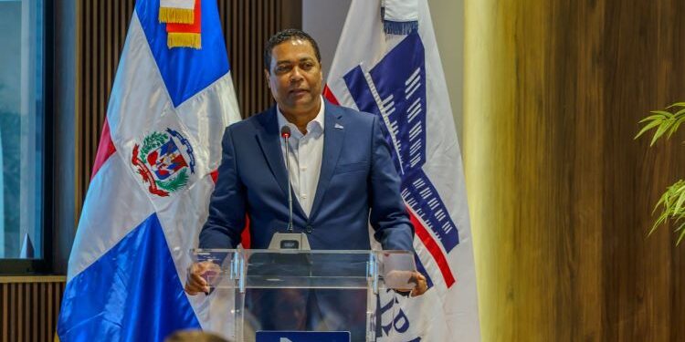 Víctor D’Aza felicita trabajo legislativo para fortalecer la gestión integral de los residuos sólidos en el país