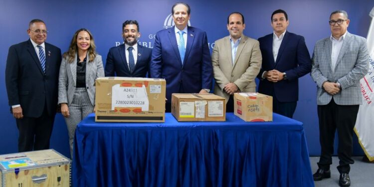 Ministerio de Salud fortalece capacidad de laboratorio de DIGEMAPS con entrega de equipos especializados 