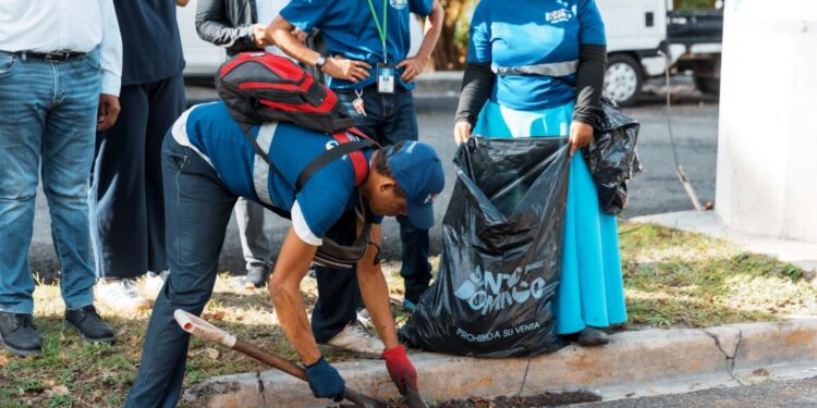 Alcaldía del DN realiza operativo integral en avenida Paseo de los Reyes Católicos