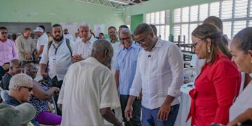 Residentes sector Nuevo Amanecer en SDE, recibe con entusiasmo jornada social “Primero Tú” de Propeep