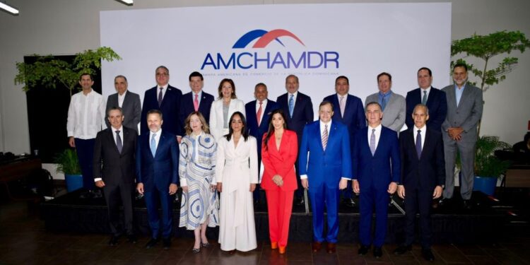 Ministra Faride Raful llama al sector privado al involucramiento social en la construcción de una República Dominicana más segura