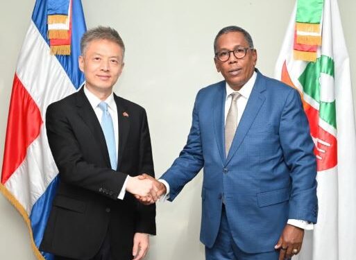 Director general de Comedores Económicos del Estado Dominicano (CEED) recibe visita de cortesía de embajador de la República Popular China