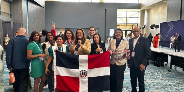 Dominicana recibe el Premio Global de Cultura 2024 en el evento de certificación del Maxwell Leadership