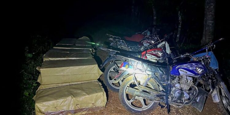 Ejército ocupa 300,000 cigarrillos de contrabando que eran transportados en motocicletas en Elías Piña