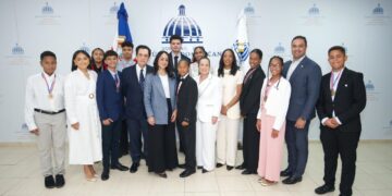 Embajada Dominicana en España fortalece vínculos con la diáspora: estudiantes galardonados en el Premio al Mérito Escolar 2025 realizan visita oficial a la República Dominicana