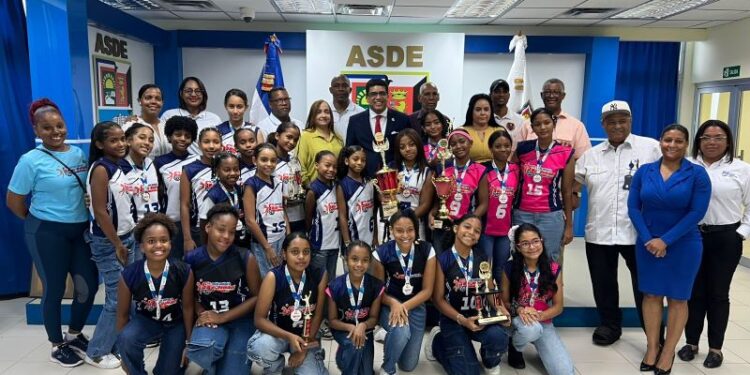 Campeonas de Villa Carmen celebran su triunfo en grande con el apoyo del Ayuntamiento y Seaboard