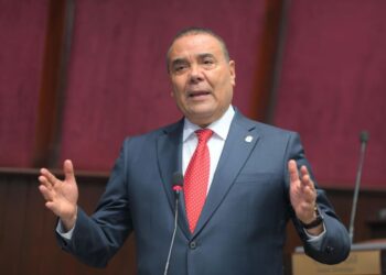 Diputado Alcibíades Tavárez advierte deuda pública sobrepasa los 72 mil millones de dólares: dice RD podría colapsar
