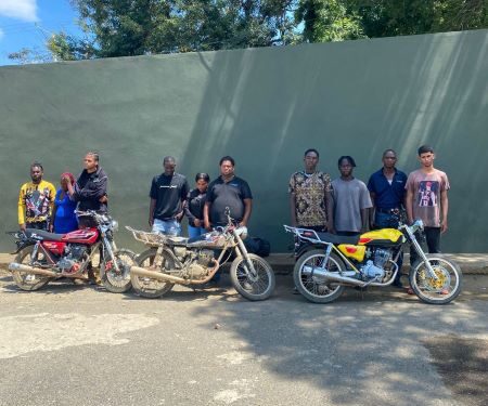 Ejército detiene tres dominicanos que transportaban siete indocumentados en motocicletas en Valverde