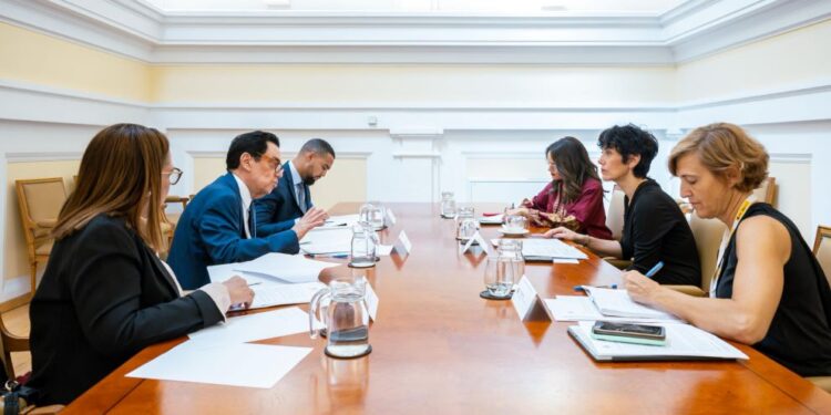 Encuentro entre el embajador Tony Raful y la ministra Elma Saiz impulsa nuevas vías de cooperación bilateral