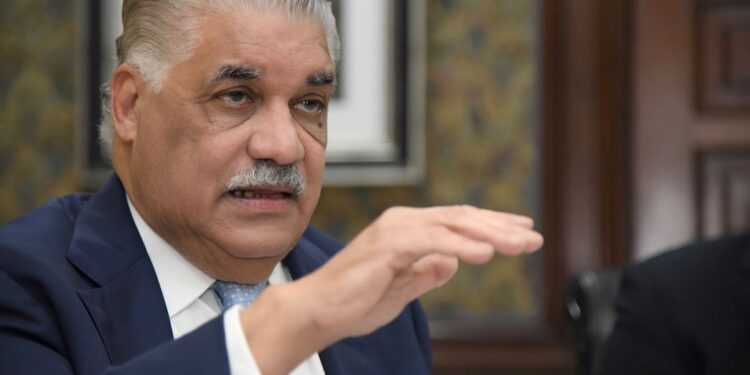 Miguel Vargas: “El gobierno arrastra al país al descalabro y a la corrupción”